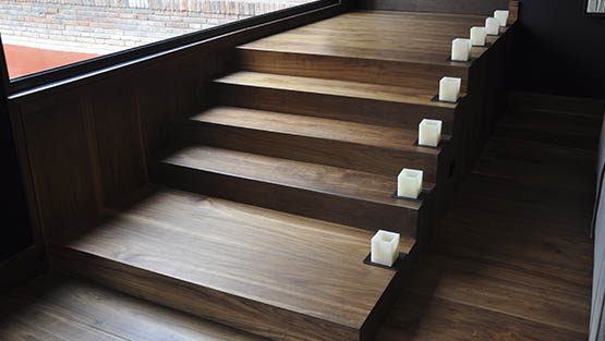 escalera de madera maciza